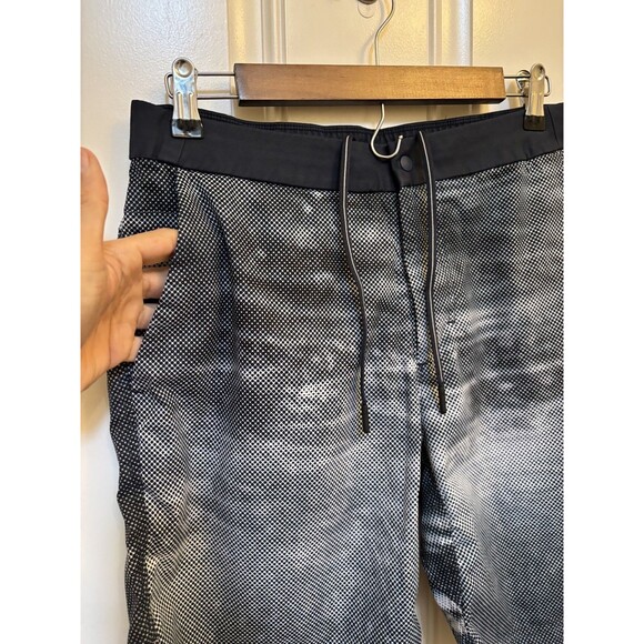 Lululemon El Current Board Shorts Size 34 10" blue pattern Zip Pocket Beach - Picture 3 of 8